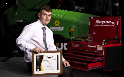 DEAN JOHNSTON RIDING HIGH AS HE’S AWARDED NATIONAL PLANT MECHANIC OF THE YEAR (LEVEL 2)